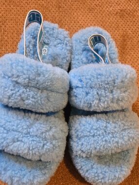 UGG Womens 8 Light Blue Shearling Slide Sandals/slippers.